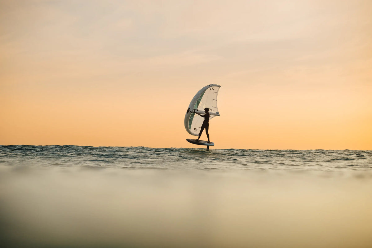 Aeryn rider carving through a Tarifa session
