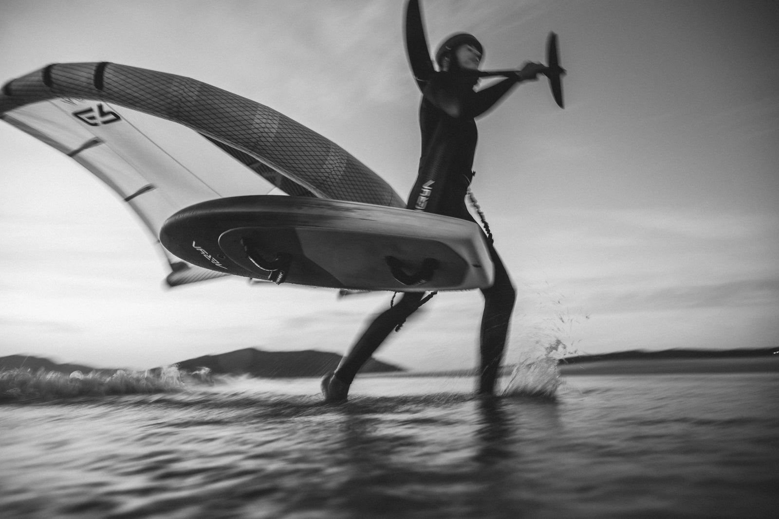 Aeryn Flux Carbon board detail
